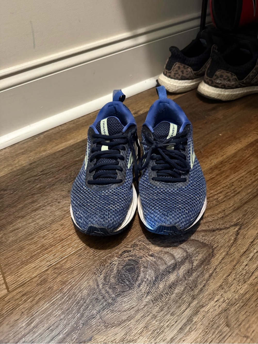 Women’s Brooks Transmit Navy Blue Knit Running Sneakers- Size 8